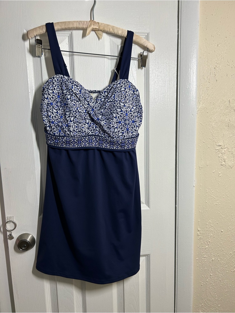 Lands’ End Swim Dress Sz 8 One Piece Swimsuit Blue White Floral Tummy Control - Picture 2 of 11